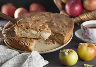 Шарлотка яблочная