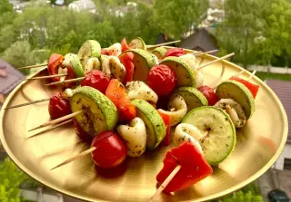 Шашлычки из кальмаров и овощей