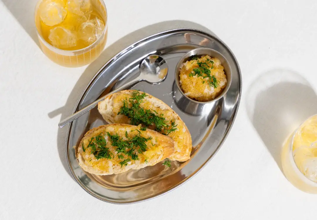 Щучья икра с луком и маслом