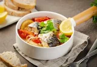 Скумбрия, запечённая с овощами