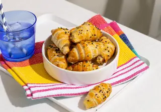 Слоёные рогалики с сыром