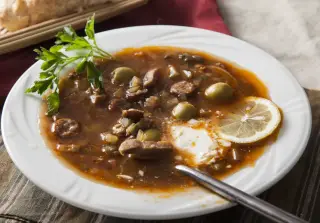 Солянка с ветчиной и охотничьими колбасками