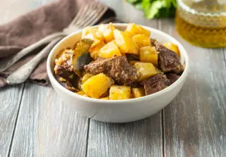 Тушёная картошка с мясом в мультиварке