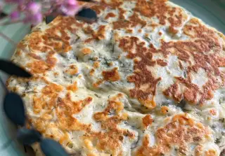 Творожно-сырные лепёшки