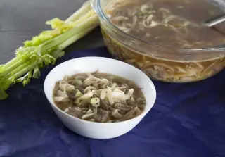 Утиный суп с лапшой и вешенками
