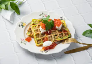 Вафли из цукини с икрой