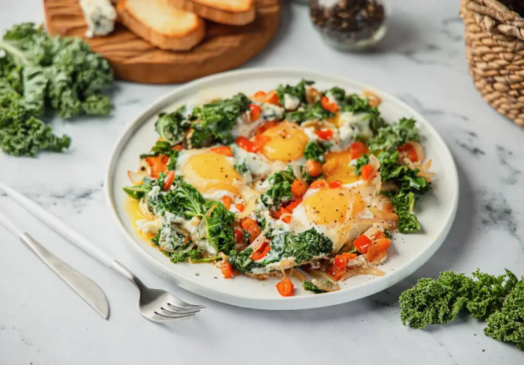 Яичница с кейлом и сладким перцем