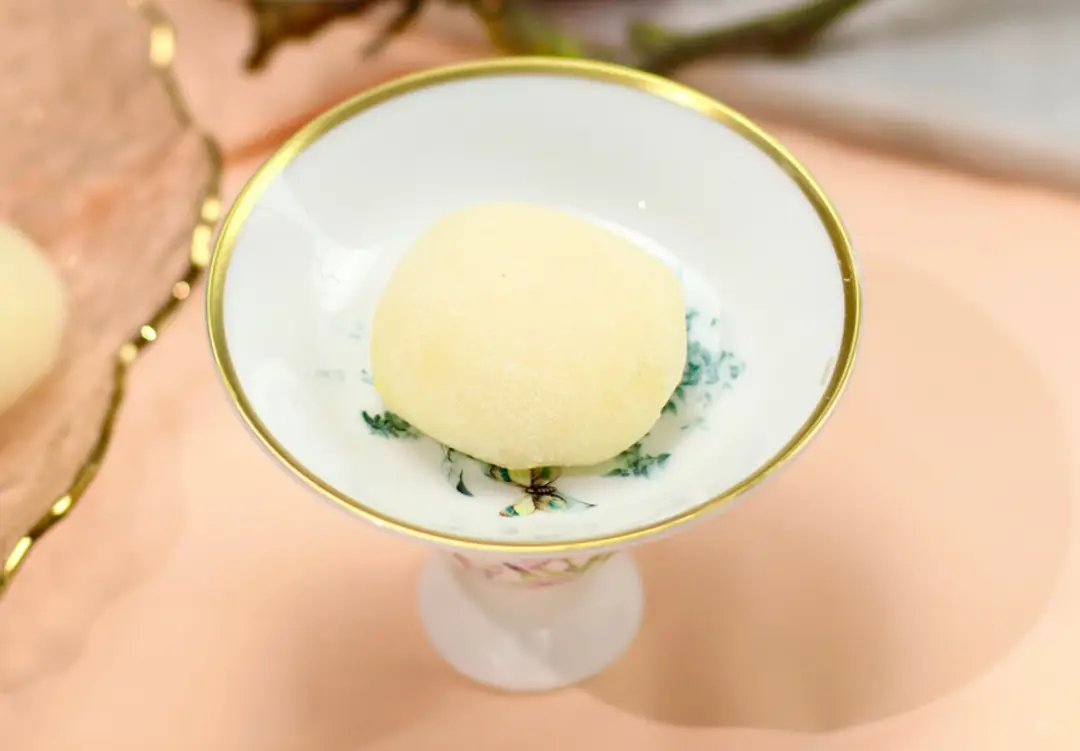Японские моти со сливочным кремом с кусочками манго