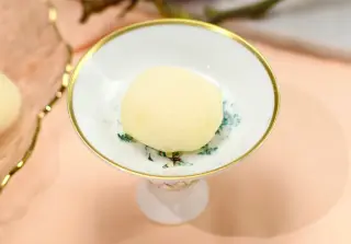 Японские моти со сливочным кремом с кусочками манго