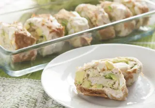 Закусочные рулетики с тунцом и авокадо