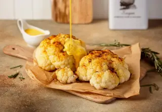 Запечённая цветная капуста с сырным соусом из чеддера