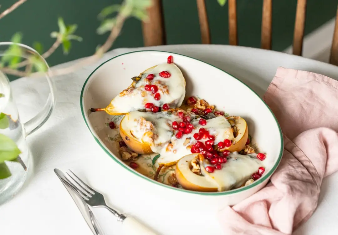 Запечённые груши с козьим сыром и орехами