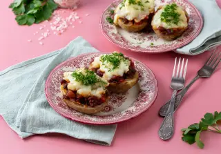 Запечённый картофель с сыром и фаршем