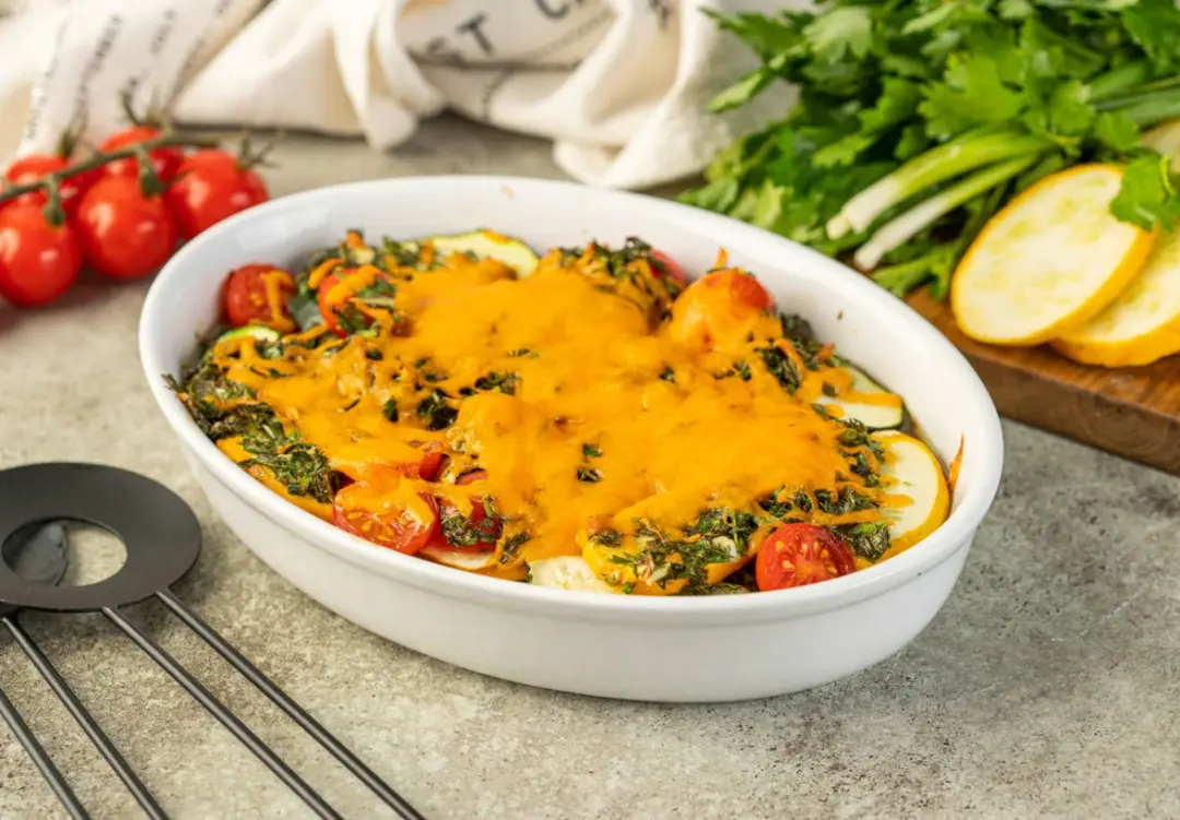 Запеканка из цукини с чеддером и соусом чимичурри