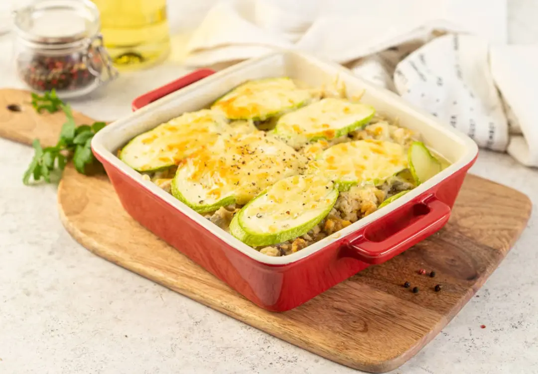 Запеканка с кабачками, курицей и сыром